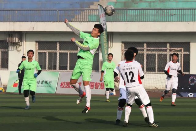 马克西46分布伦森40分 76人险胜尼克斯追至2-3